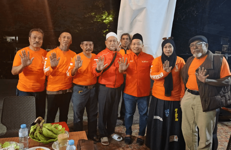 Asri Tadda bersama Ketua DPD PGR Kota Makassar Ustadz Firdaus Malie